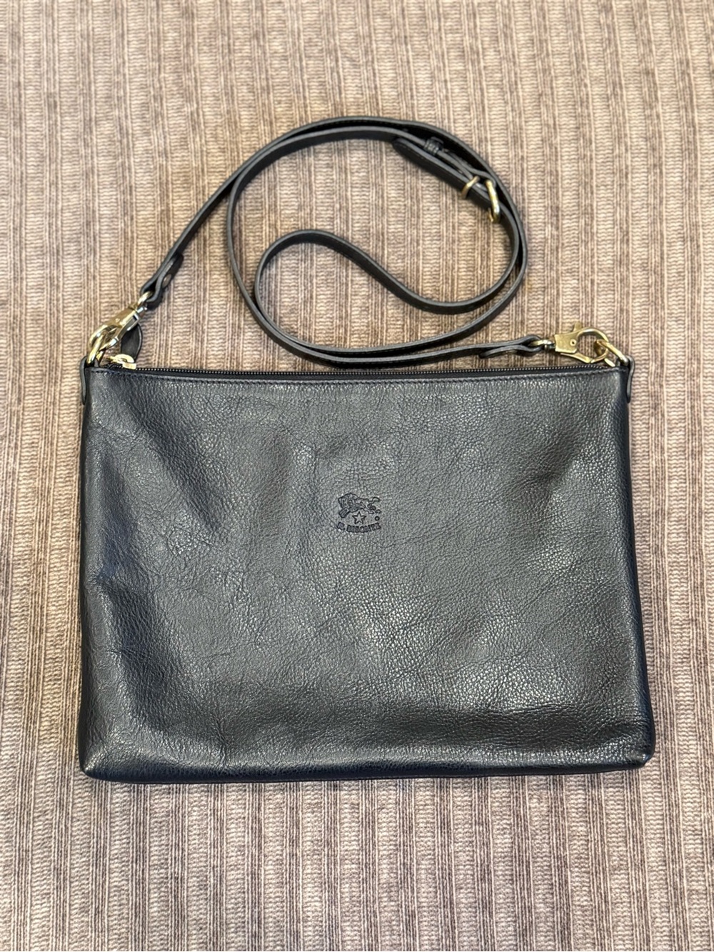 Classic Italian Black Leather Crossbody Bag - Timeless Everyday Style IL Bisonte